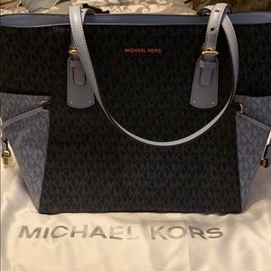 New Michael Kors Voyager tote